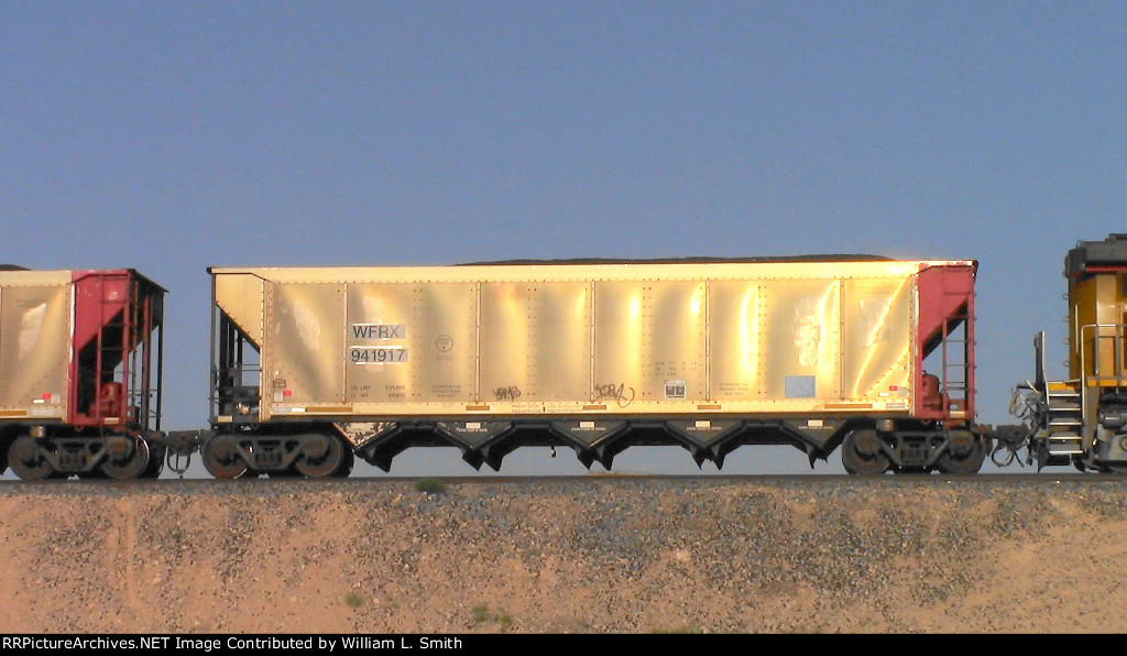 WB Unit Loaded Hooper Frt at Erie NV W-Pshr -104